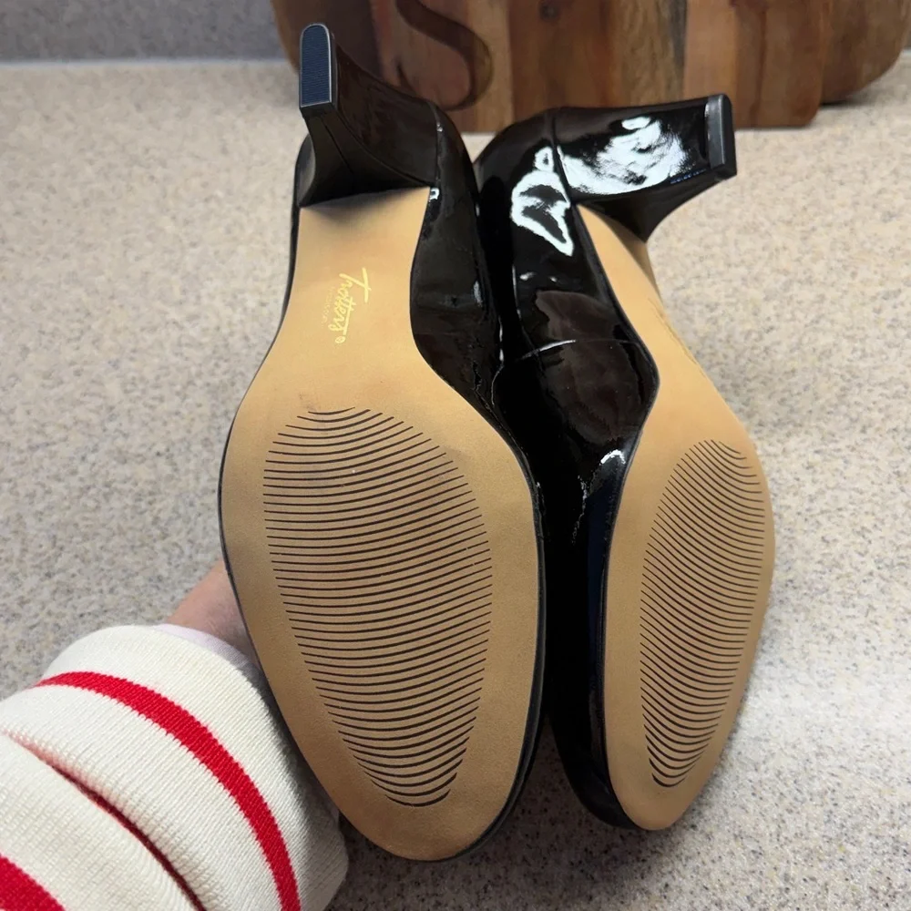 Elegant Black Women's Pumps by Trotters Leather 8 wide new